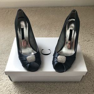 Caparros Woman’s Charcoal Silk Dress Shoes 👠 👠